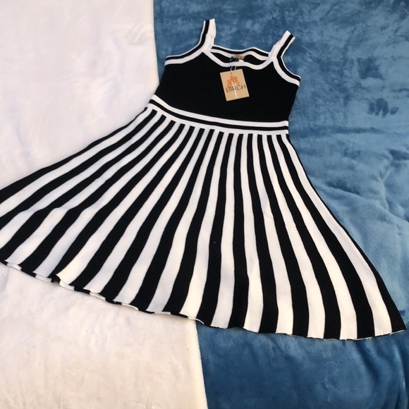 Dress - Picture 2 of 7